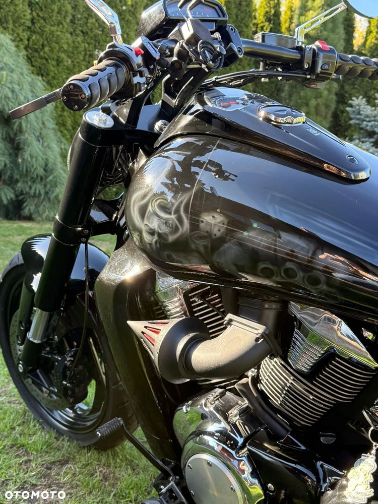 Suzuki Intruder - 11