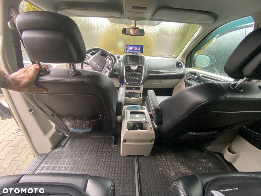 Chrysler Town & Country 3.6 Limited - 12