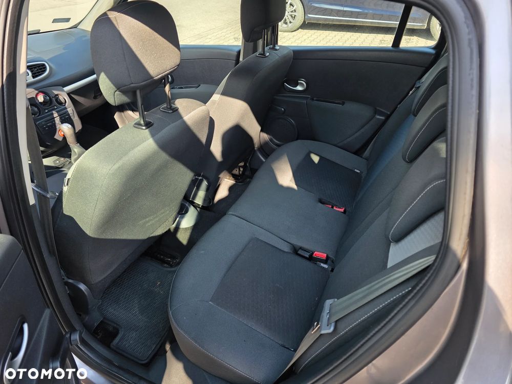 Renault Clio - 12