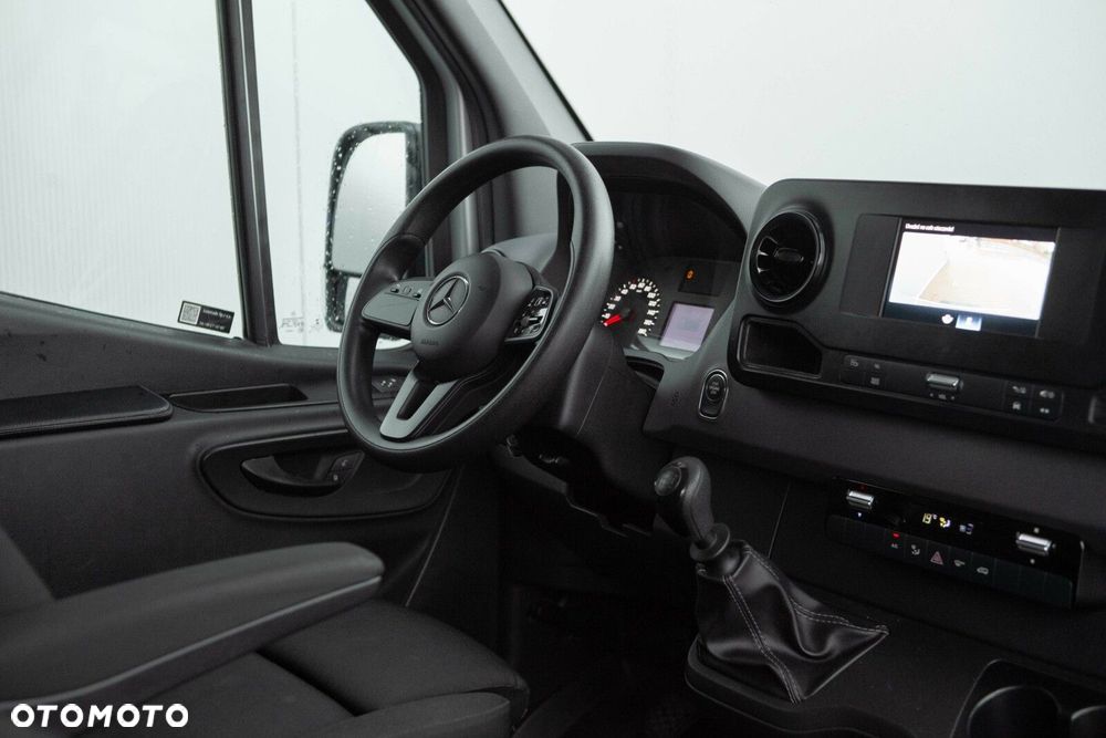 Mercedes-Benz Sprinter - 22