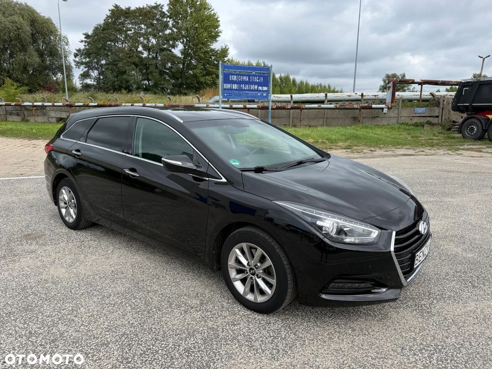Hyundai i40 Kombi blue 1.6 Family+ - 10