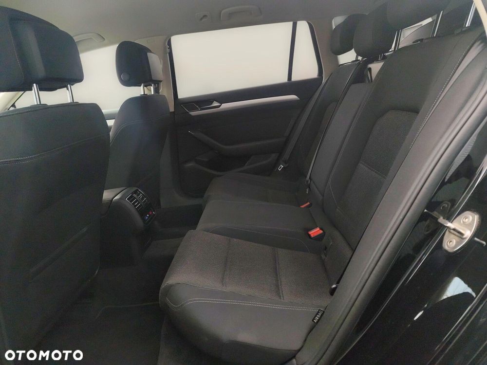 Volkswagen Passat - 13