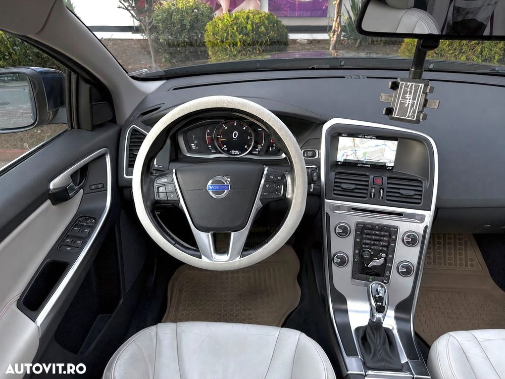 Volvo XC 60 D5 AWD Geartronic Ocean Race - 14