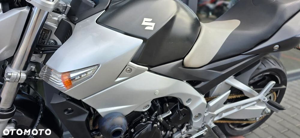 Suzuki GSR - 30