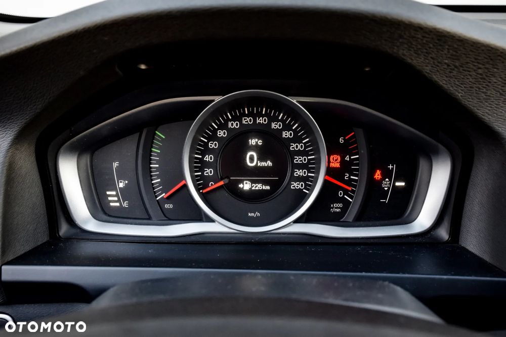 Volvo V60 D3 Drive-E Momentum - 35