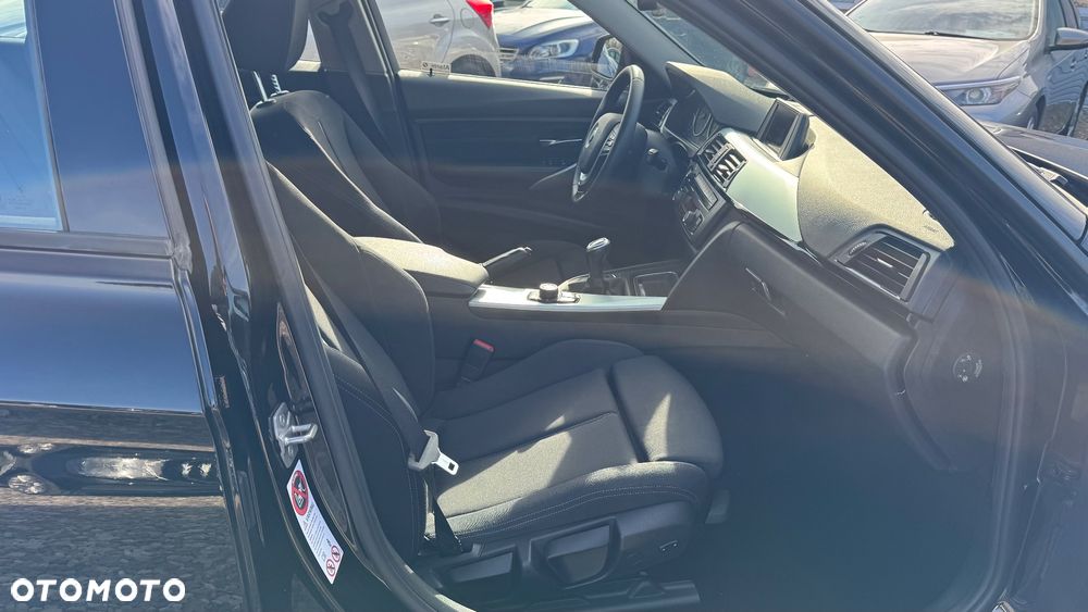 BMW Seria 3 318d DPF Edition Sport - 28