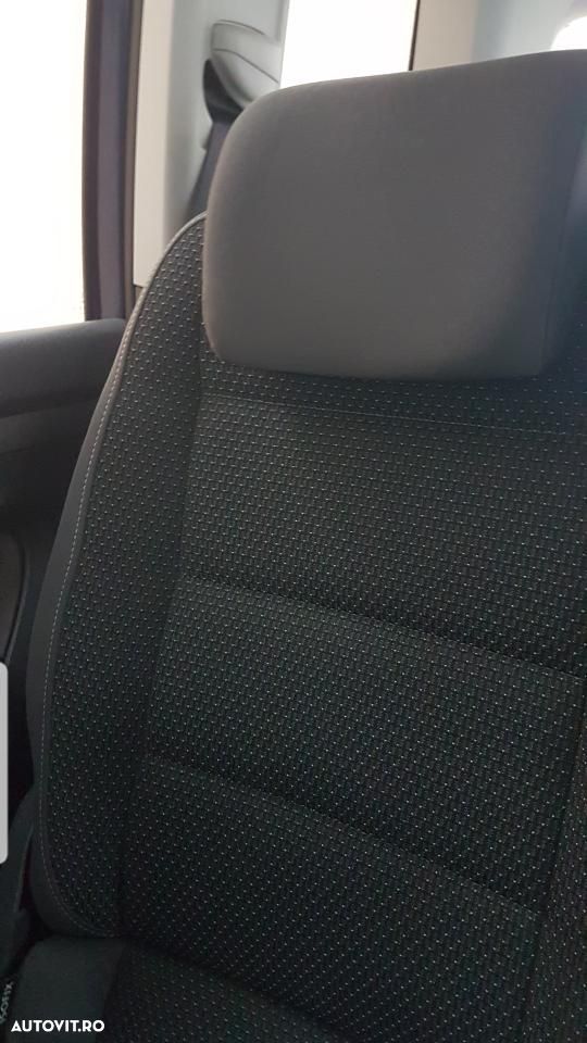 Volkswagen Touran 1.6 TDI DPF BlueMotion Technology Comfortline - 12