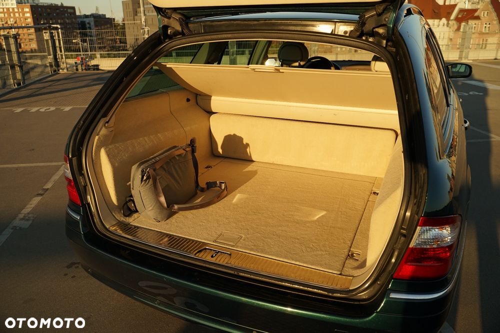 Mercedes-Benz Klasa E 500 4-Matic T Elegance - 16