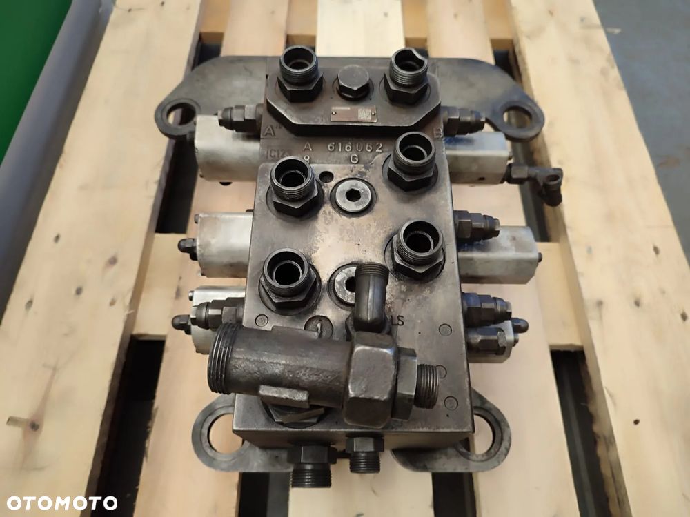 Rozdzielacz hydrauliczny R901355082 LIEBHERR 616062 - 9