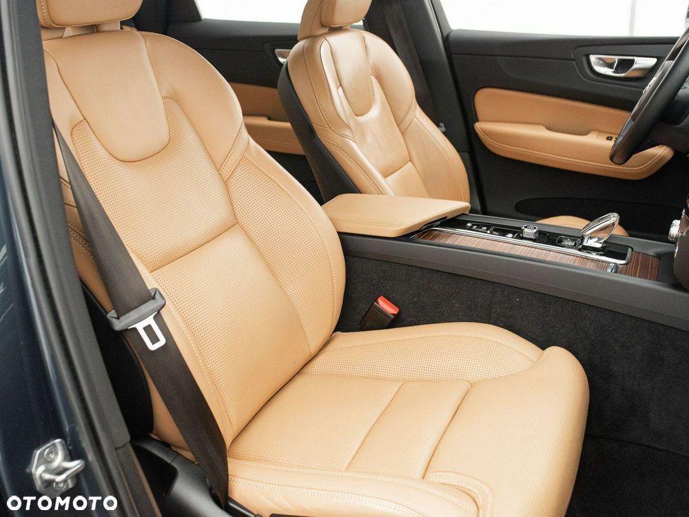 Volvo XC 60 B5 D AWD Inscription - 33