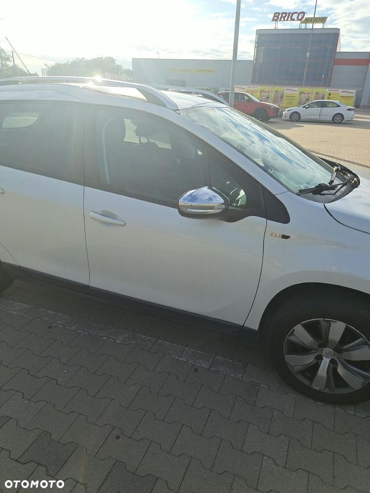 Peugeot 2008 1.2 Pure Tech Style S&S - 4