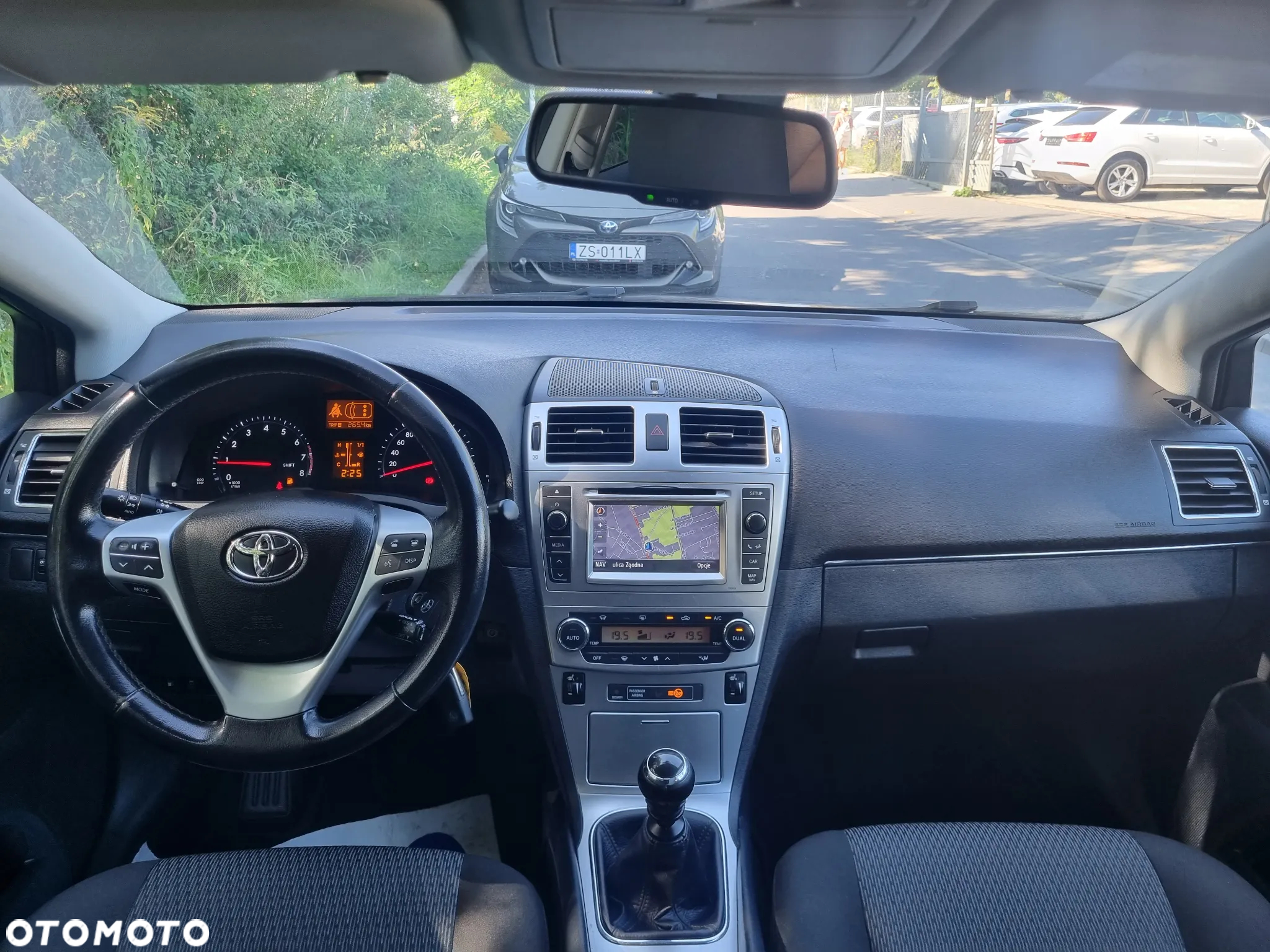 Toyota Avensis 1.8 Sol NAVI - 13