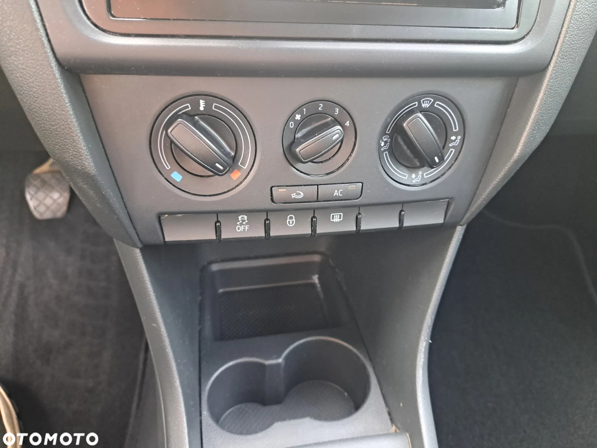 Skoda RAPID 1.2 MPI Ambition - 16