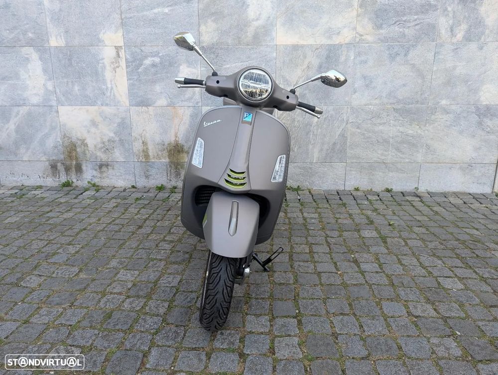 Piaggio Vespa 300 GT - 4
