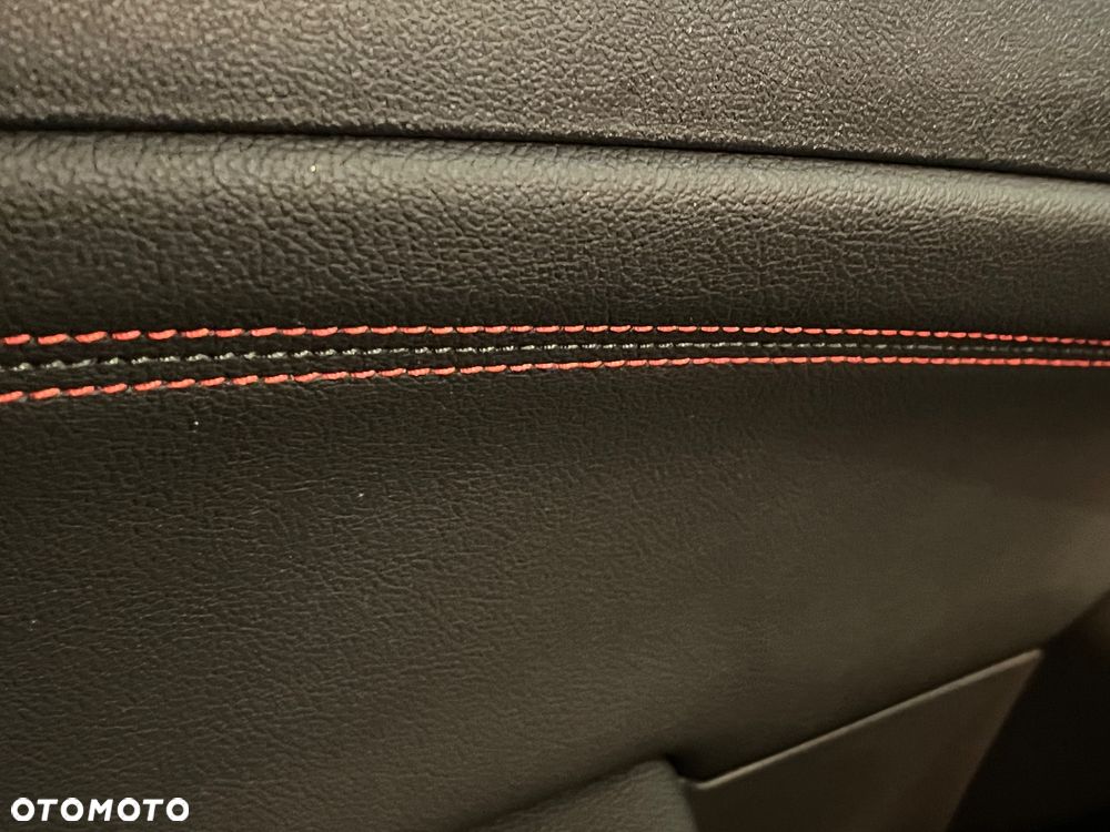 Opel Crossland 1.2 T GS Line - 37