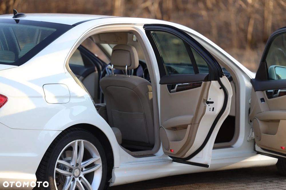 Mercedes-Benz Klasa C 300 4Matic 7G-TRONIC Avantgarde - 11