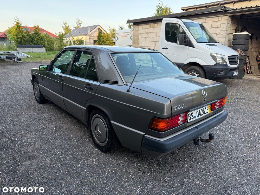 Mercedes-Benz W201 (190) - 5