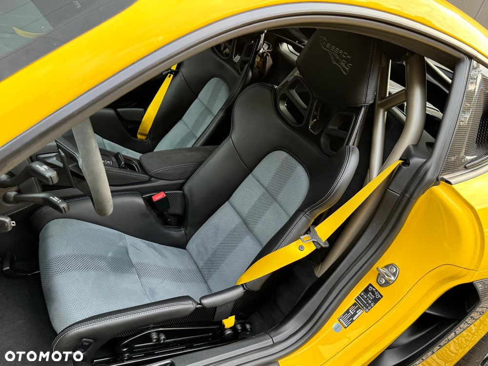Porsche 718 Cayman - 19
