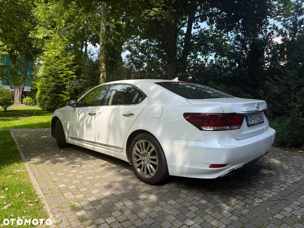 Lexus LS - 9