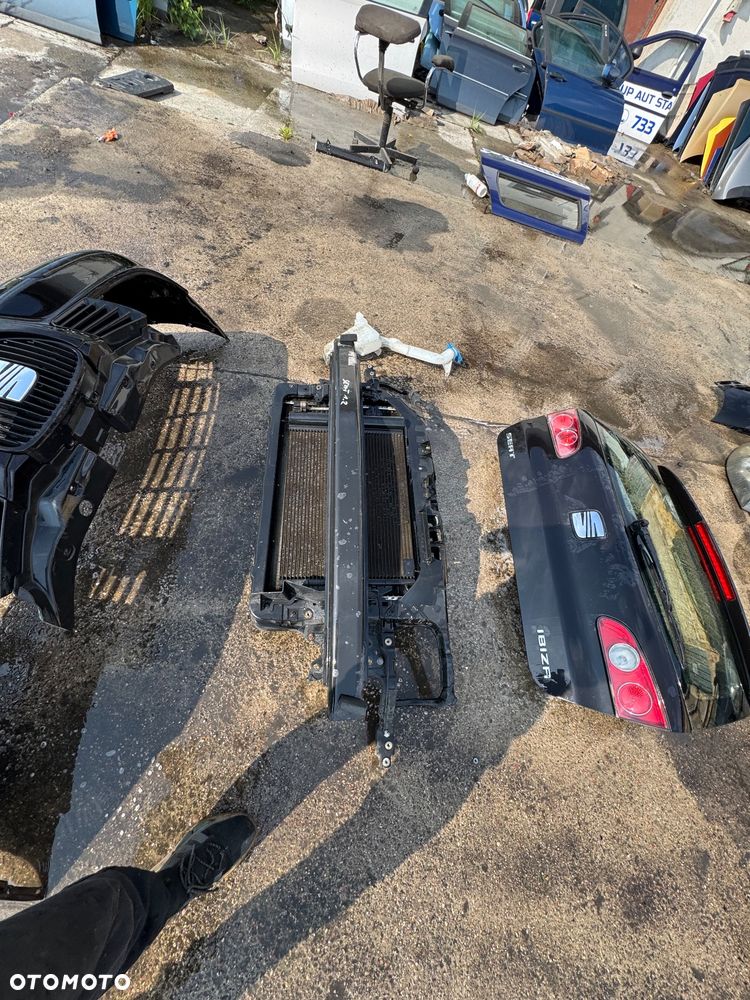 Seat Ibiza 3 czarne czarne zderzak przód przedni   Drzwi prawe lewe przednie 3 drzwiowy -300zl sztuka  Błotnik prawy prawy przedni -250 sztuka  Klapa tył tylna klapa bagażnika 300zl  Maska -300 zł  Lampy przedni przód prawa lewa -150 sztuka  Lampy tylnie  50 zł sztuka  Pas przedni 1.2 benzyna klima -300zl   Szybka wysyłka paragon faktura - 4