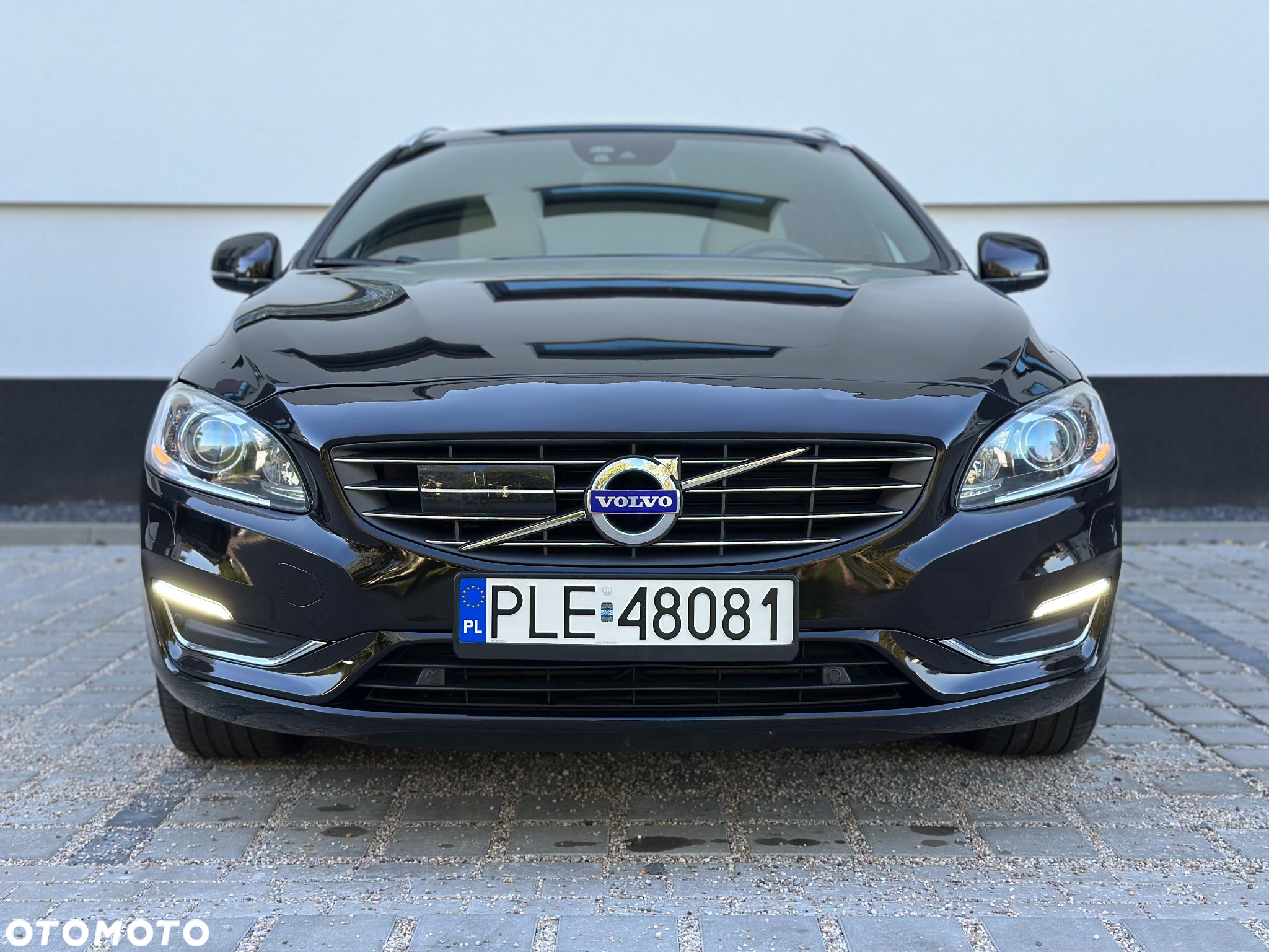 Volvo V60 D6 AWD Plug-in Hybrid Momentum - 3