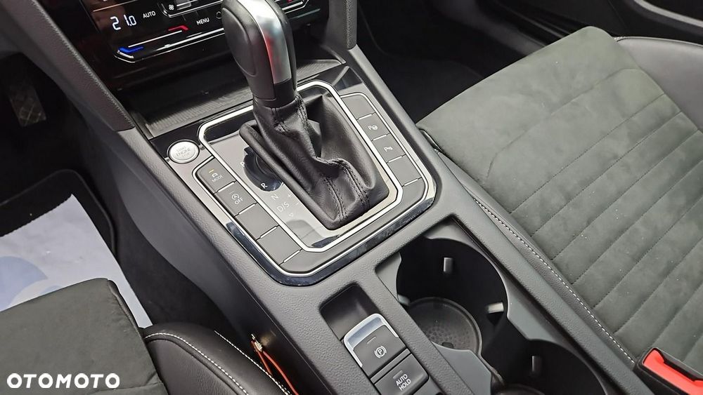 Volkswagen Passat Variant 2.0 TDI EVO Elegance DSG - 18