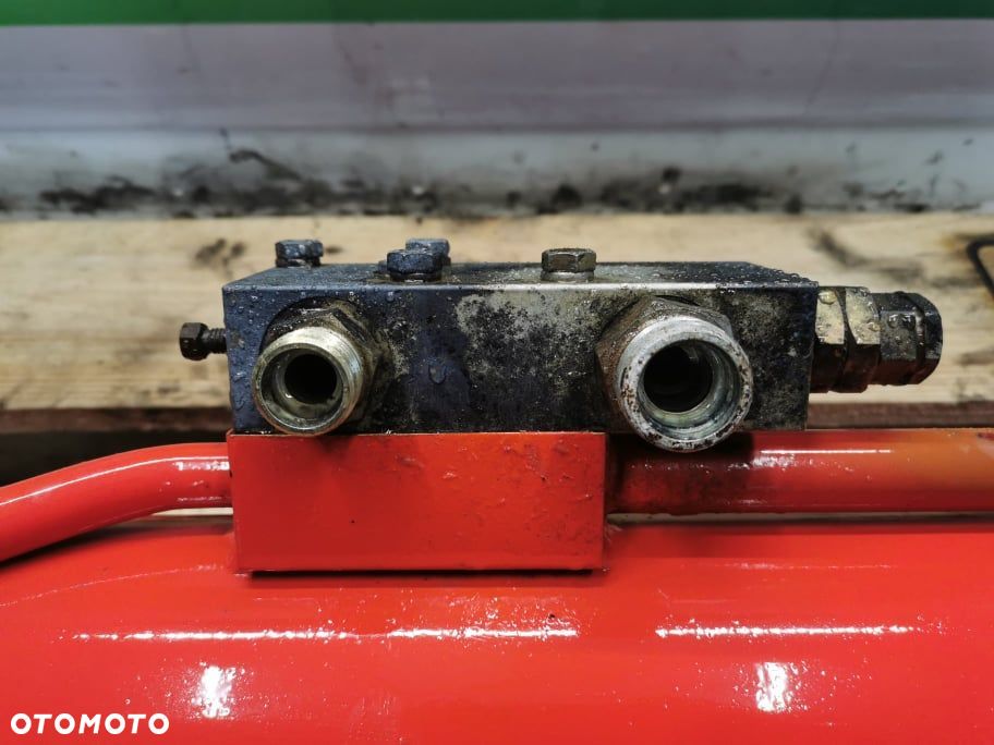 Manitou MLT 627 {Cylinder hydrauliczny unoszenia teleskopa} - 7