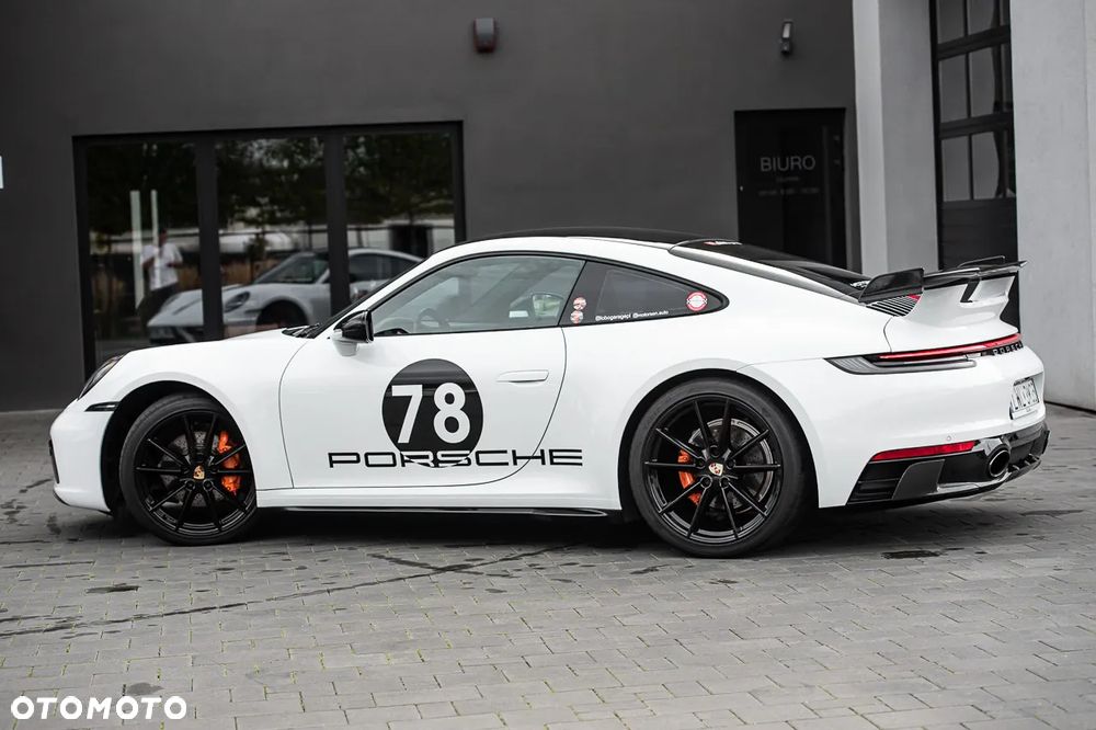 Porsche 911 Carrera - 10