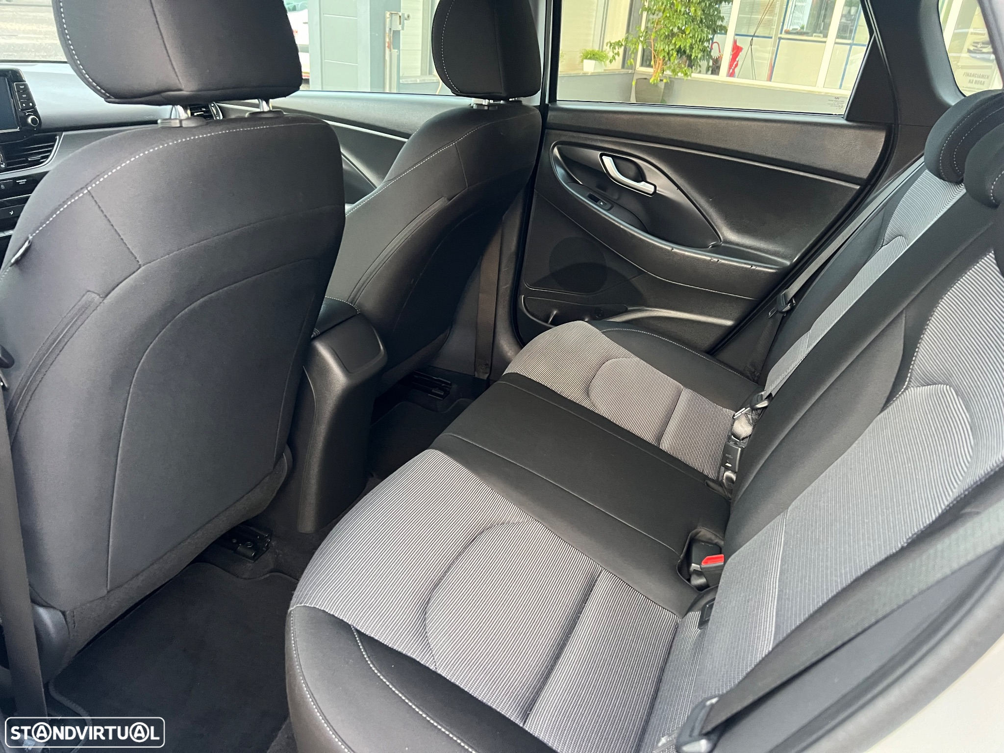 Hyundai i30 SW 1.6 CRDi Blue Comfort+Navi - 15