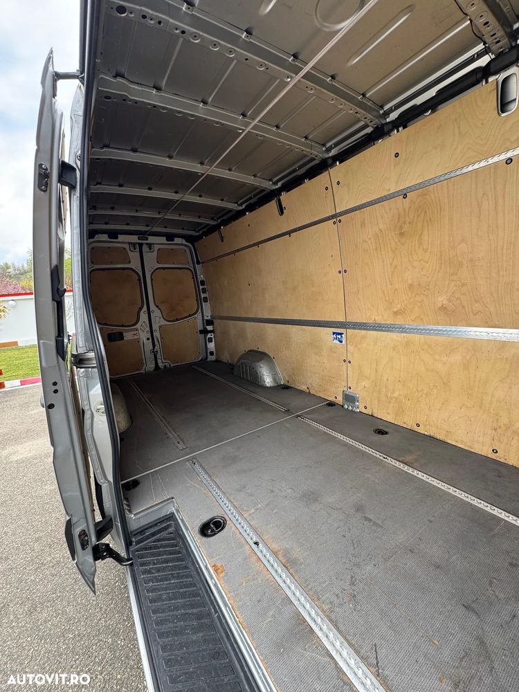 Mercedes-Benz Sprinter - 10