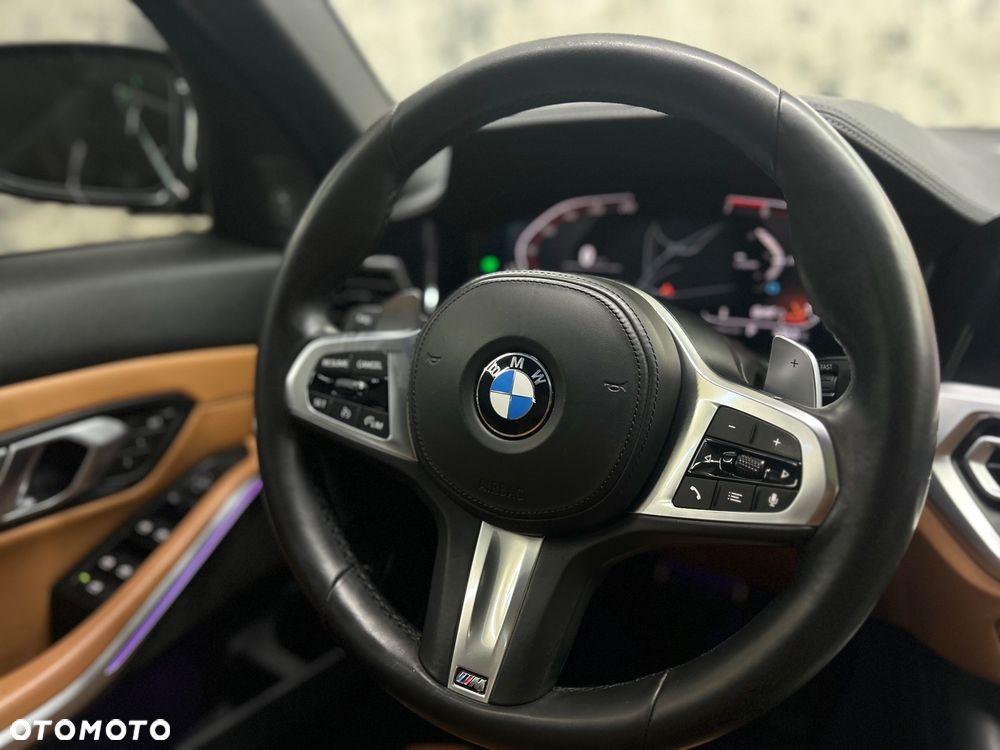 BMW Seria 3 330i M Sport - 27