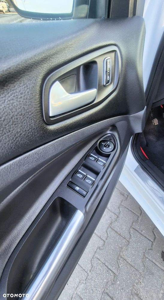 Ford Kuga 1.5 EcoBoost 2x4 Titanium - 17