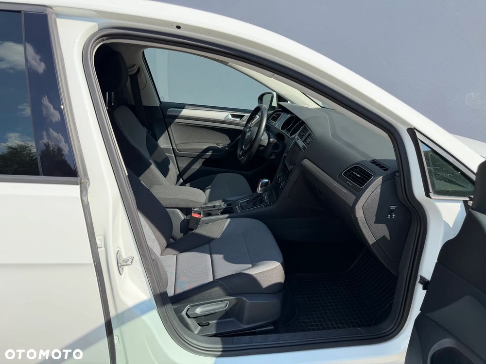 Volkswagen Golf e-Golf - 11