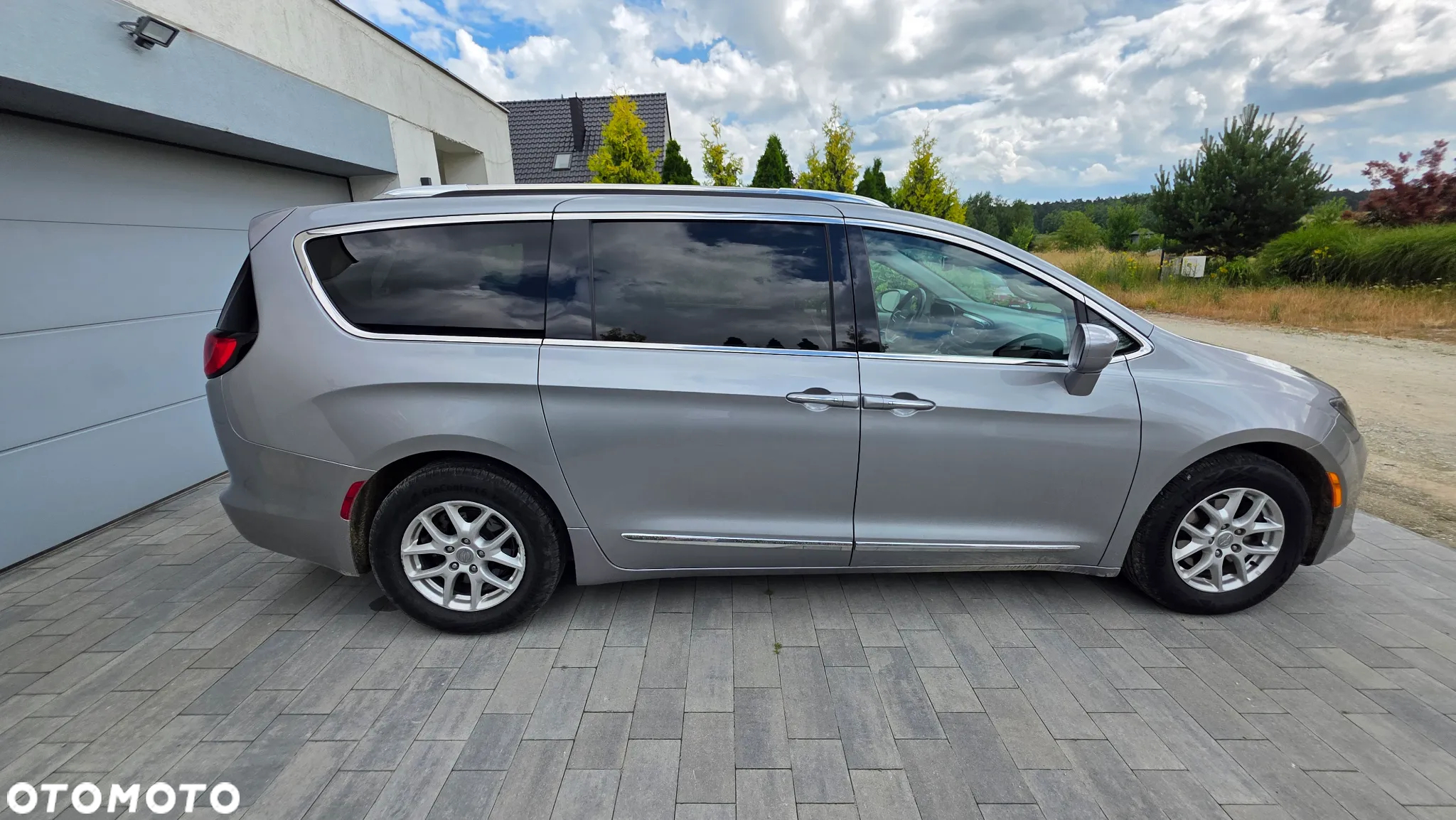 Chrysler Pacifica - 5