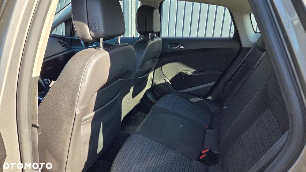 Opel Astra 1.6 Business EU6 - 13