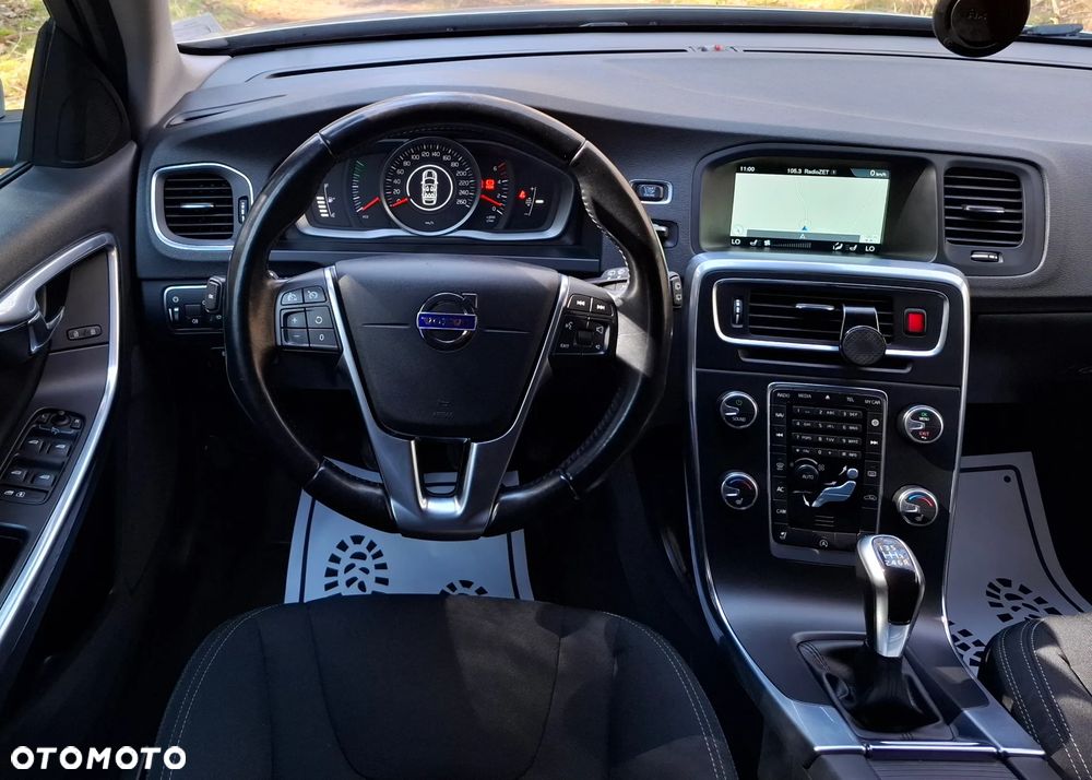 Volvo V60 D4 Momentum - 24