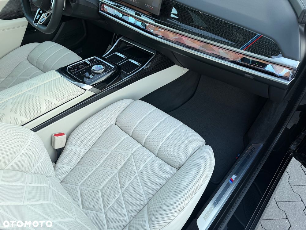 BMW Seria 7 740d xDrive mHEV sport - 13