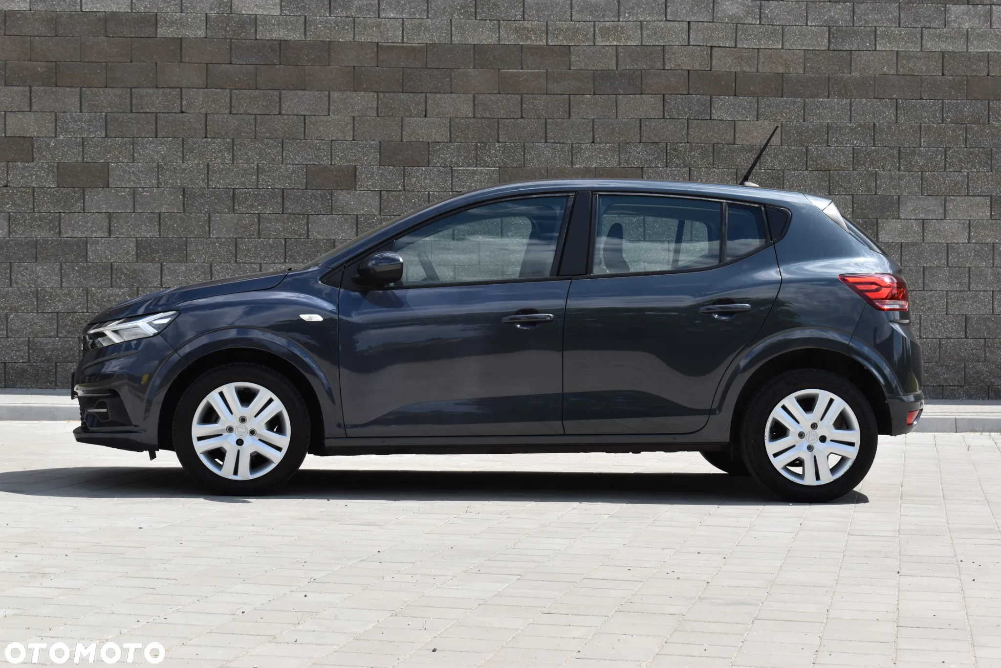 Dacia Sandero SCe 65 Essential - 8