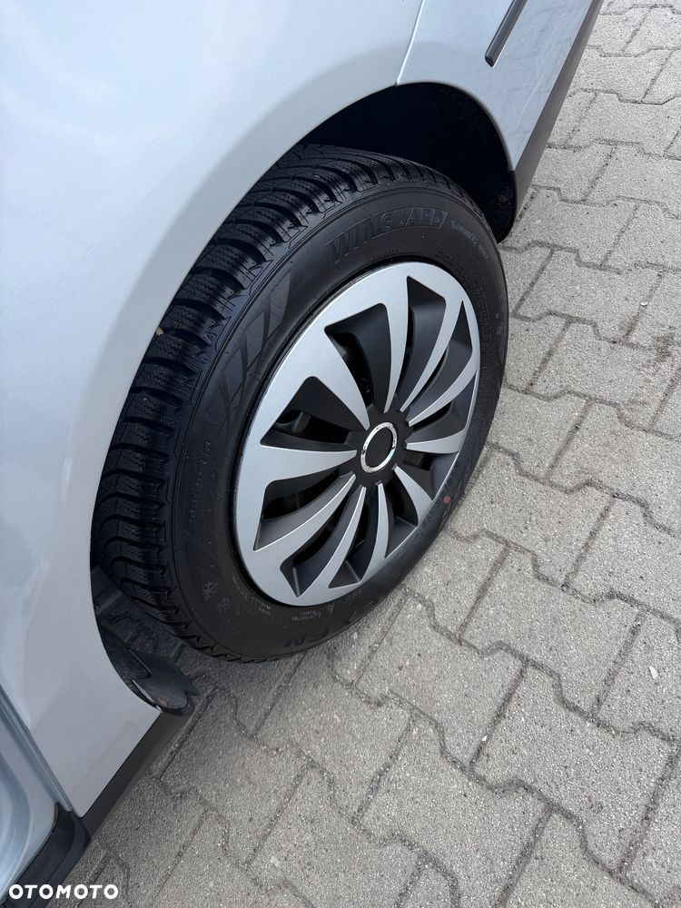 Volkswagen Passat 1.6 FSI Trendline - 23