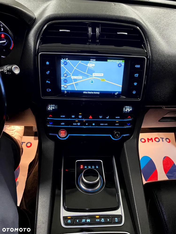 Jaguar F-Pace 20d Pure - 22