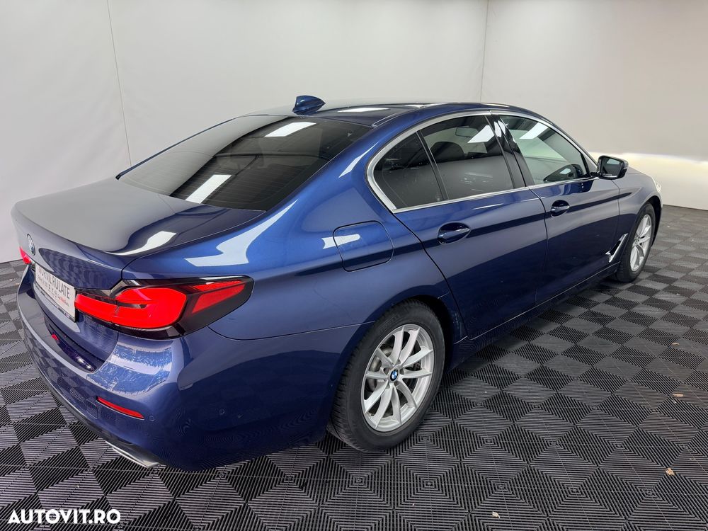 BMW Seria 5 520d xDrive AT - 32