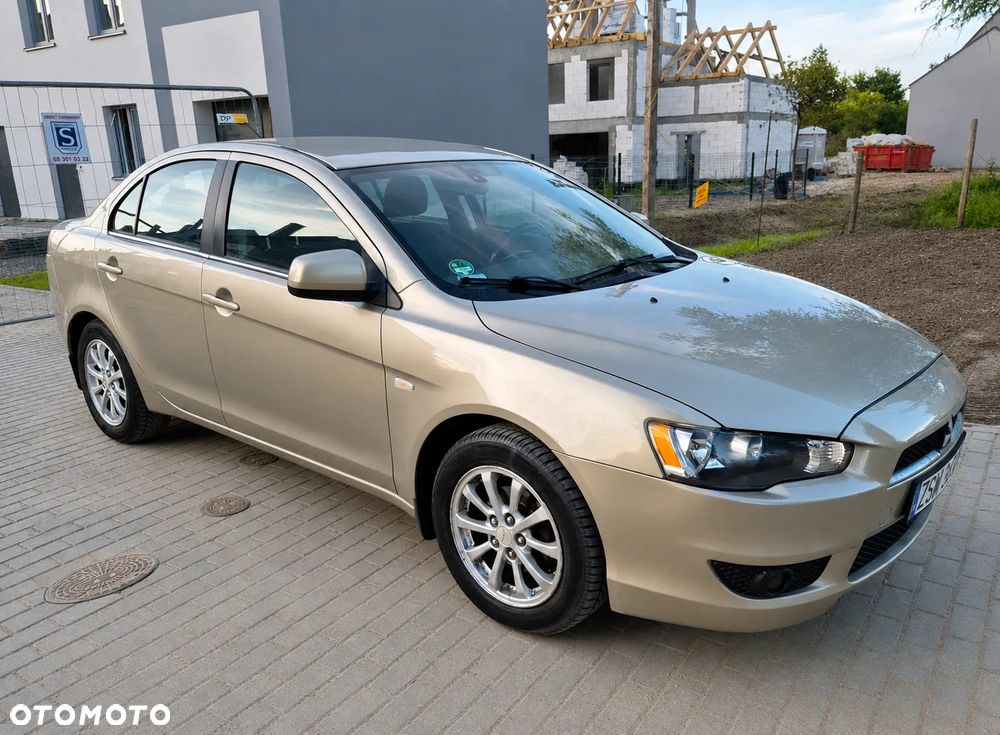 Mitsubishi Lancer 1.6 Invite - 1