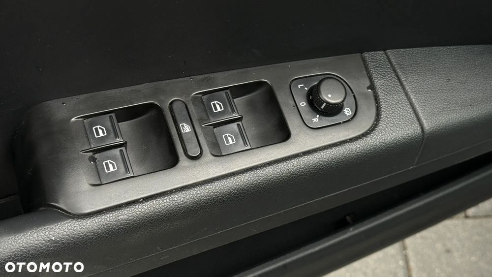Skoda Superb 2.0 TDI Elegance DSG - 23