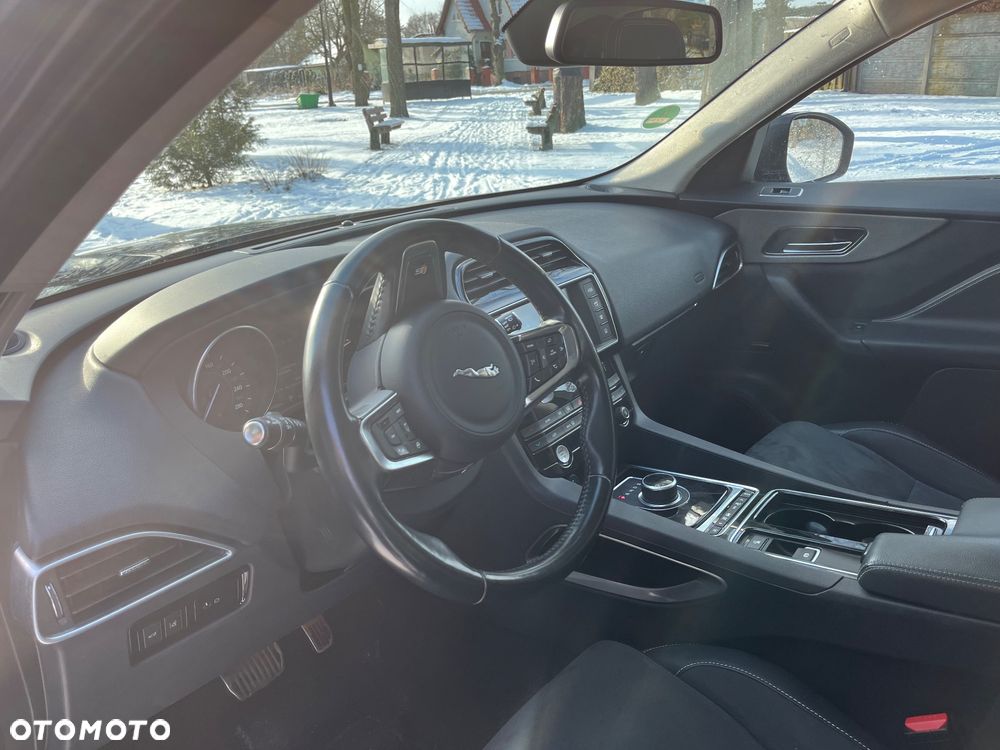 Jaguar F-Pace - 11