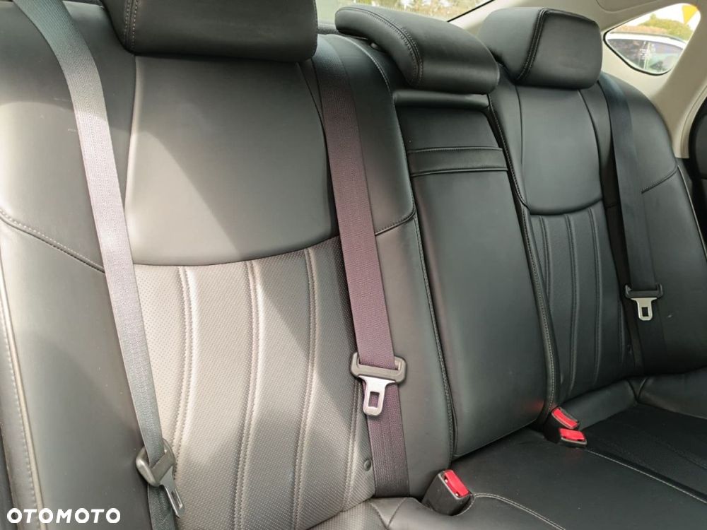 Infiniti Q70 - 24