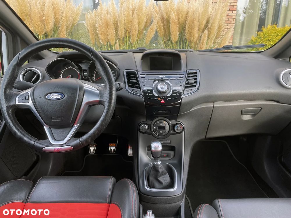 Ford Fiesta 1.6 EcoBoost ST - 27