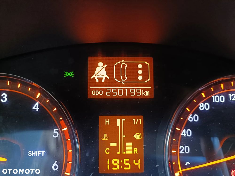 Toyota Avensis 2.0 D-4D Premium - 18