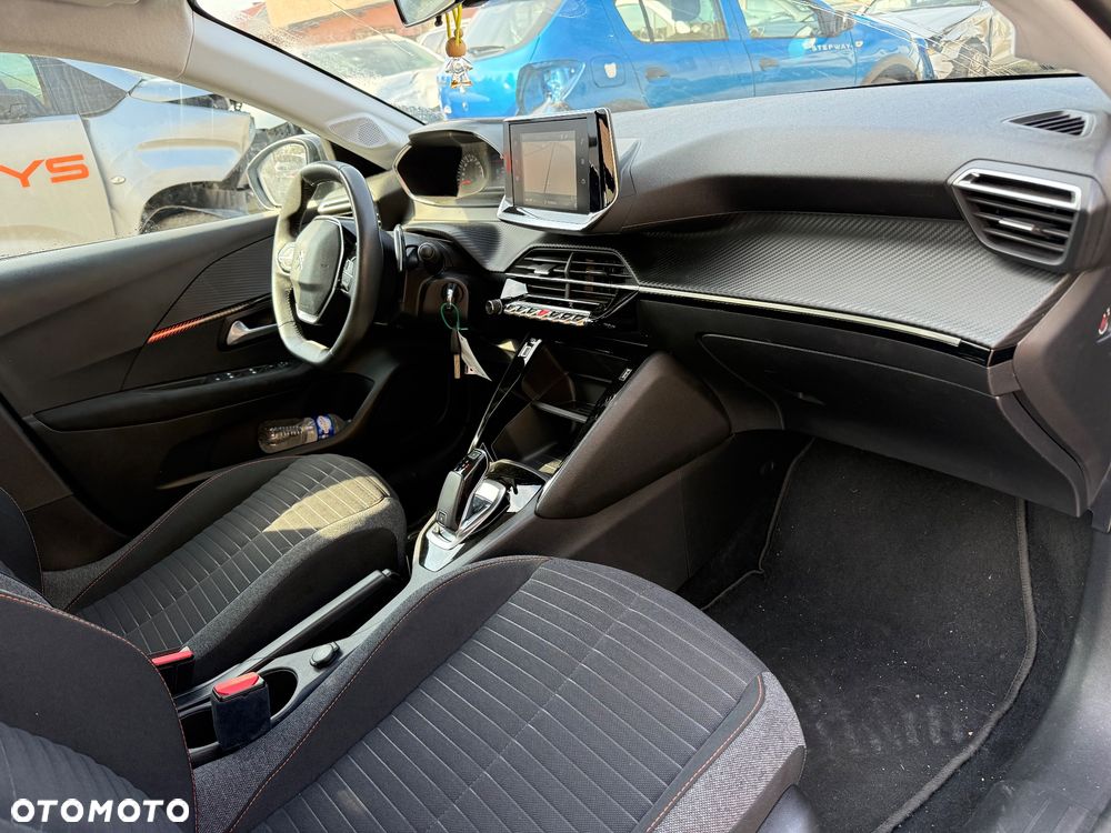 Peugeot 208 - 13