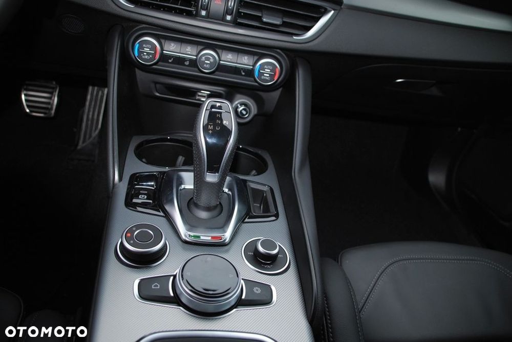 Alfa Romeo Giulia 2.0 Turbo Veloce Q4 - 11