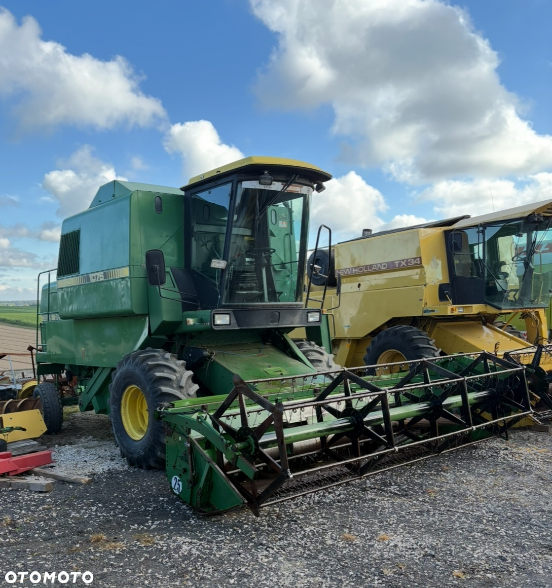 John Deere 1075 - 3